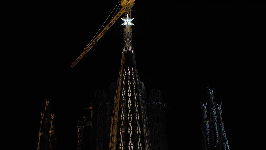 Estel que corona la mare de Déu de la Sagrada Família de Barcelona.