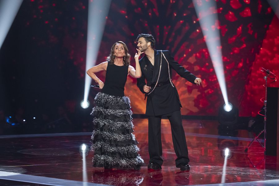 Ana Belén y Agoney en la gran final de 'Dúos increíbles'