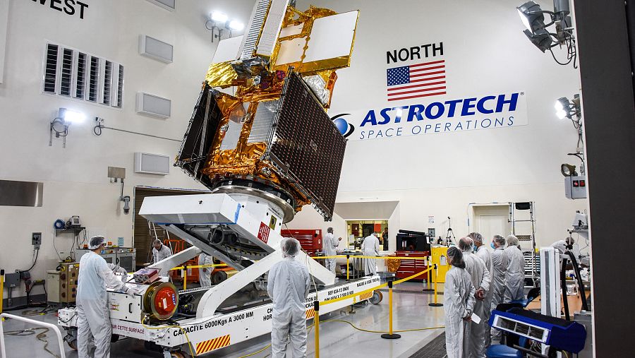 Imagen del satélite SWOT durante su desarrollo.