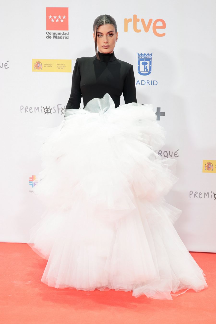 Dulceida con vestido de Zé García en los Premios Forqué