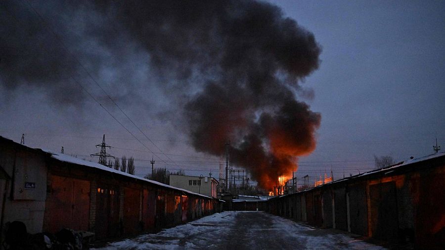 Incendio en una subestación eléctrica en Kiev tras un bombardeo con drones de Rusia