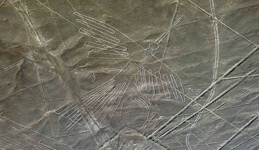 Figura de pájaro de las Líneas de Nazca, en Perú.
