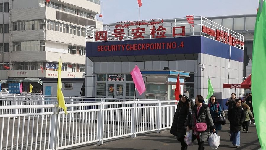 Punto de control policial en Xinjiang