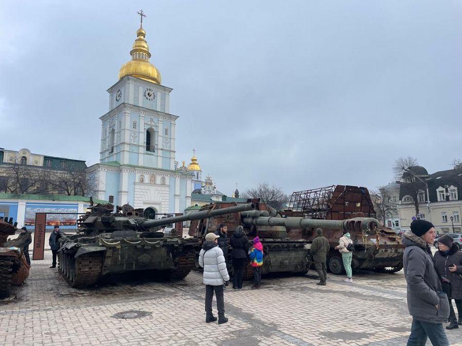 La plaza de San Miguel de Kiev, memorial de la guerra