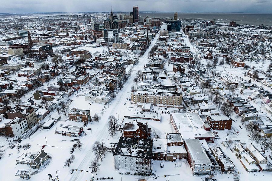 La ciudad de Búfalo (Nueva York), una de las más afectada por el temporal Elliot, cubierta por la nieve