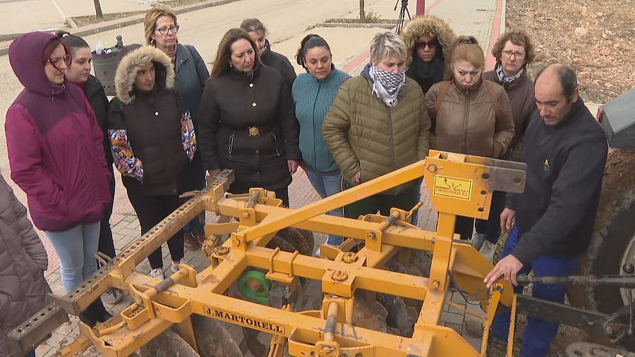 Clase práctica de manejo de tractor en Pedro Muñoz, Ciudad Real
