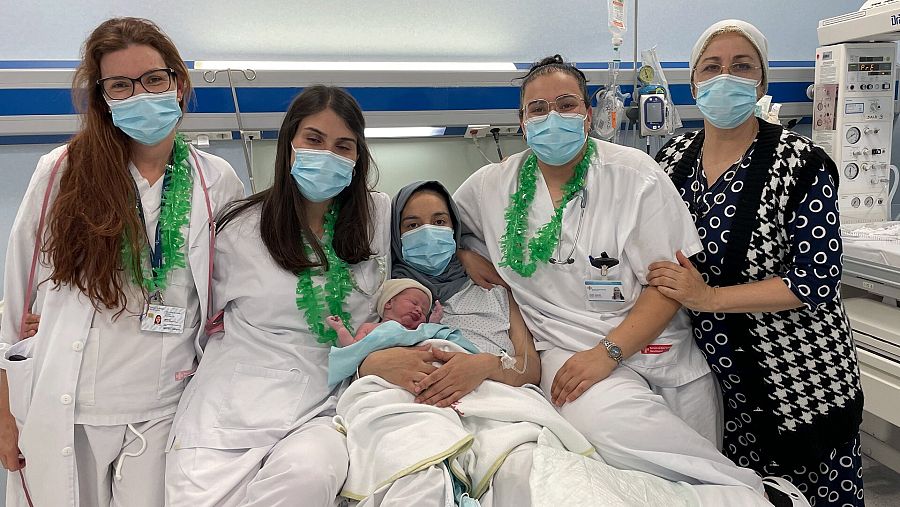 Zakaria, es el primer bebé nacido en 2023 en Cataluña, justo pasada la medianoche