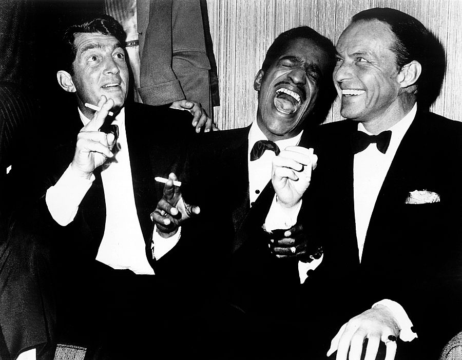 Dean Martin, Sammy Davis Jr. y Frank Sinatra en una fiesta de 1961