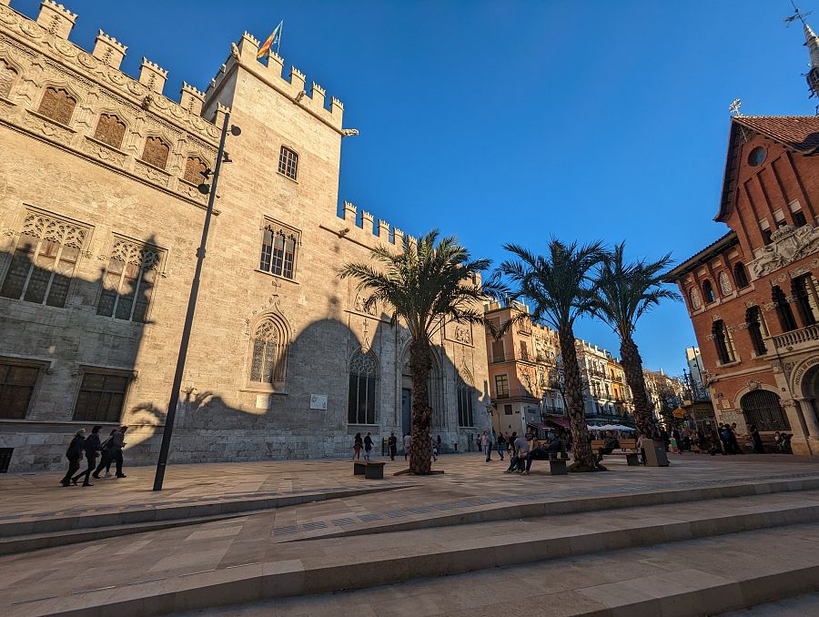 La Lonja de la Seda de Valencia tras la reciente peatonalización