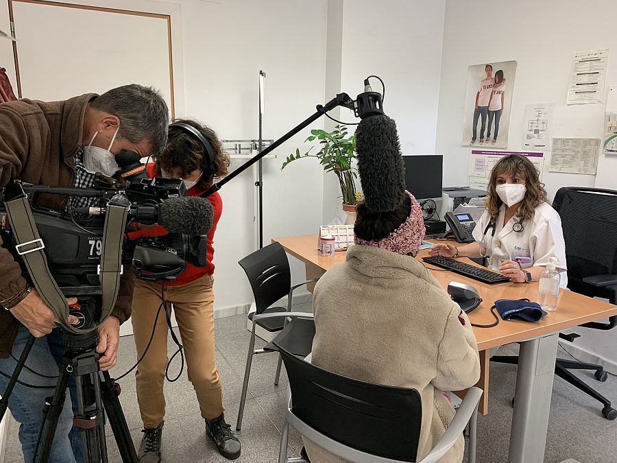 equipo tve graba entrevista a una víctima de sumisión química y su médica