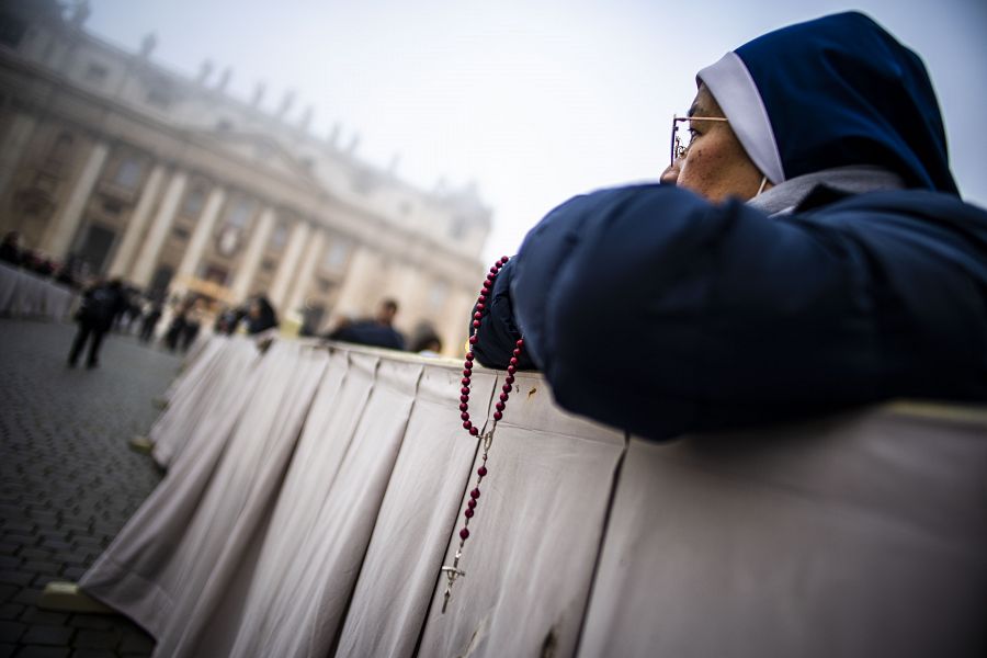 Muchas mujeres, laicas y religiosas, entre los asistentes al funeral