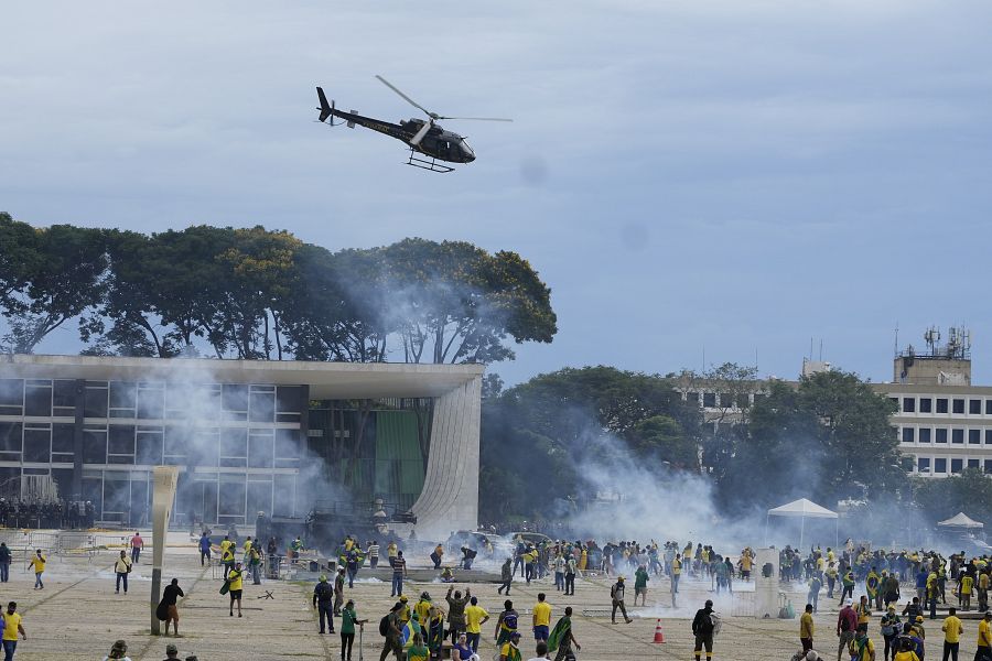Enfrentamientos con la Policía en el exterior del Palacio de Planalto.