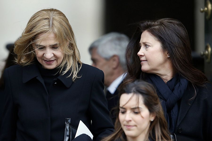 La Infanta Cristina y Alexia de Grecia en la misa por el 25º aniversario de la muerte de Don Juan de Borbón