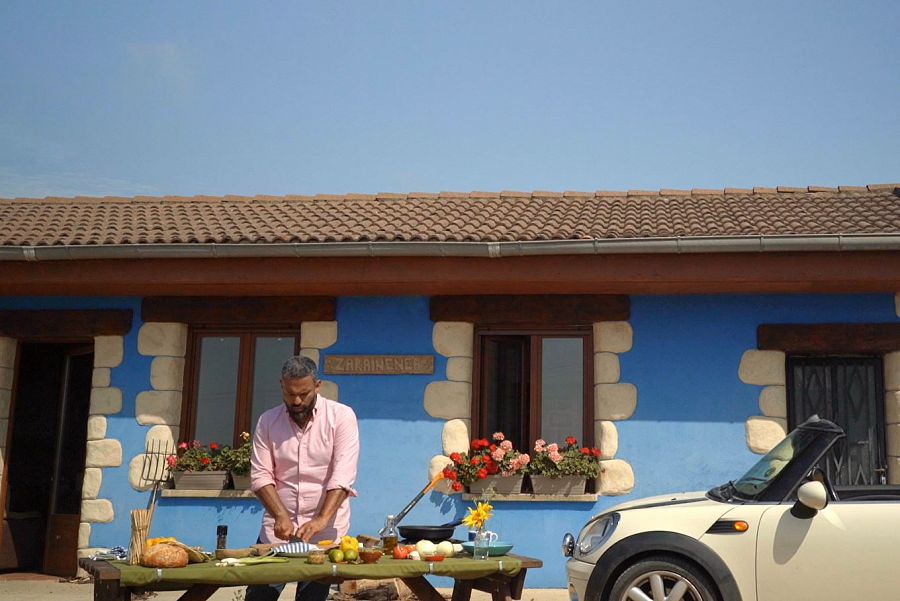 Gonzalo D'Ambrosio a punto de empezar a cocinar su receta de Tartar a la Vasca