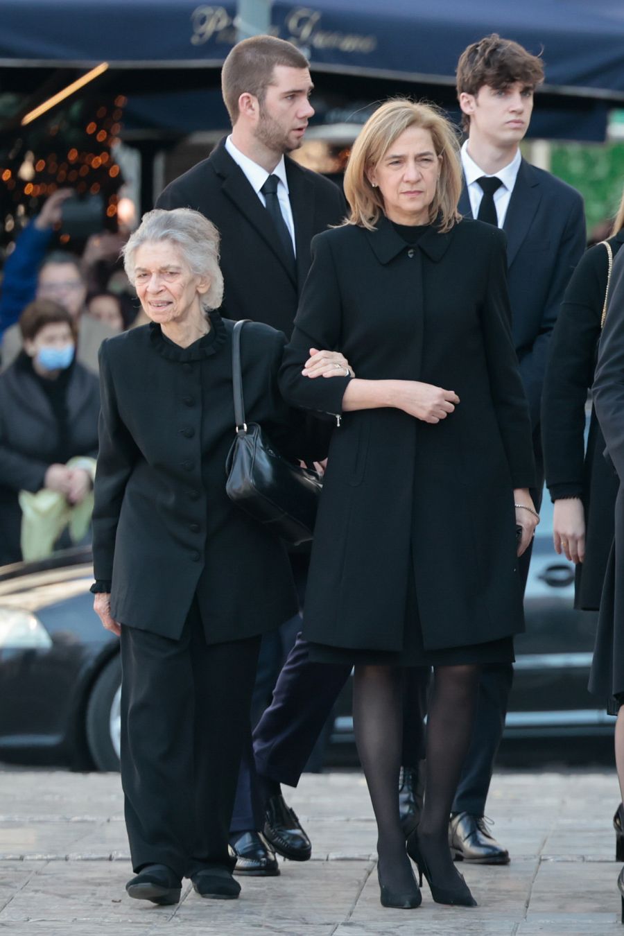 La Infanta Cristina acompaña a su tía Irene de Grecia en el funeral de Constantino de Grecia RODEADOS DE SU FAMILIA