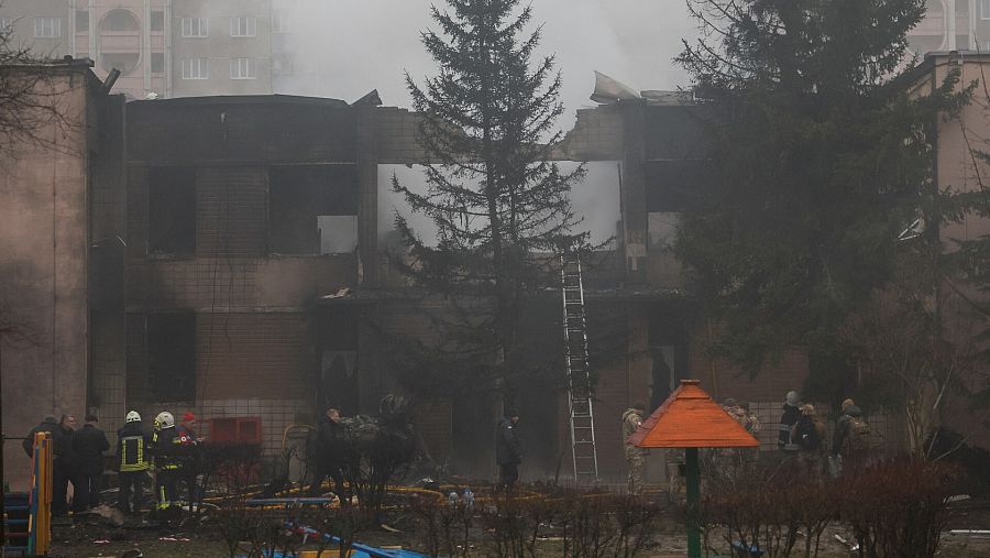 Imagen del lugar donde ha caído el helicóptero en Brovari (REUTERS/Valentyn Ogirenko).