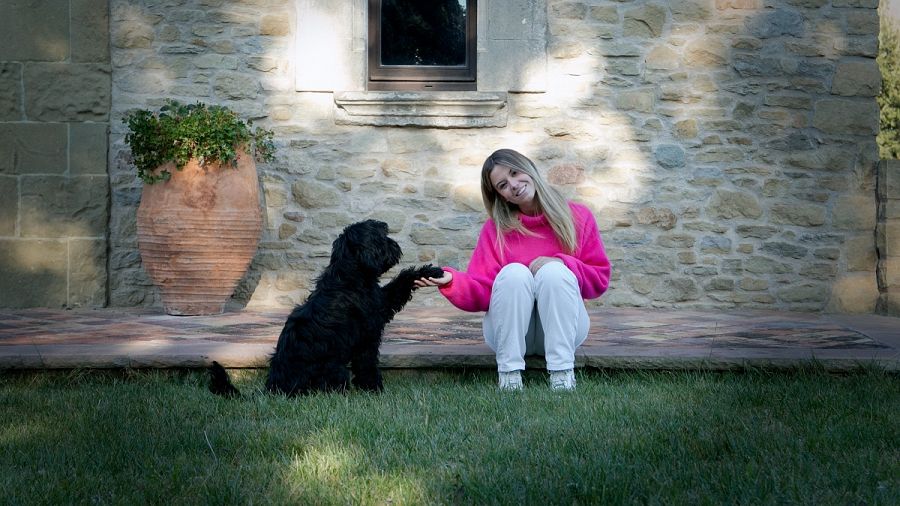 Maria Crivillé amb la seva gossa