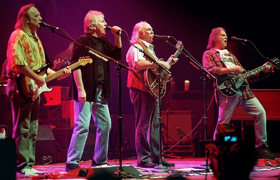 Stephens Stills, Graham Nash, David Crosby y Neil Young, durante una actuación de CSN&Y en Los Ángeles en el año 2000.