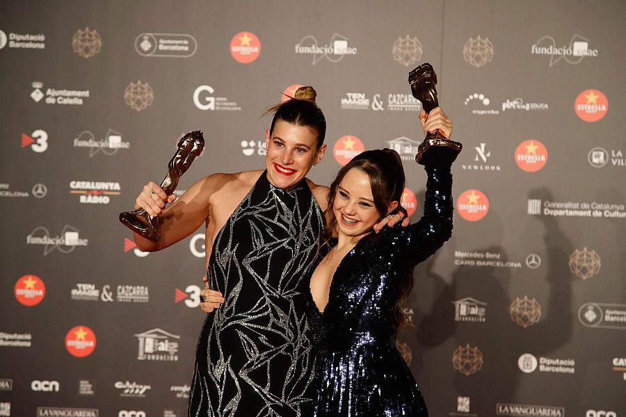 Las actrices Ángela Cervantes y Carla Quilez ganan los premios Gaudí a Mejor actriz secundaria y a Mejor interpretación revelación, respectivamente.