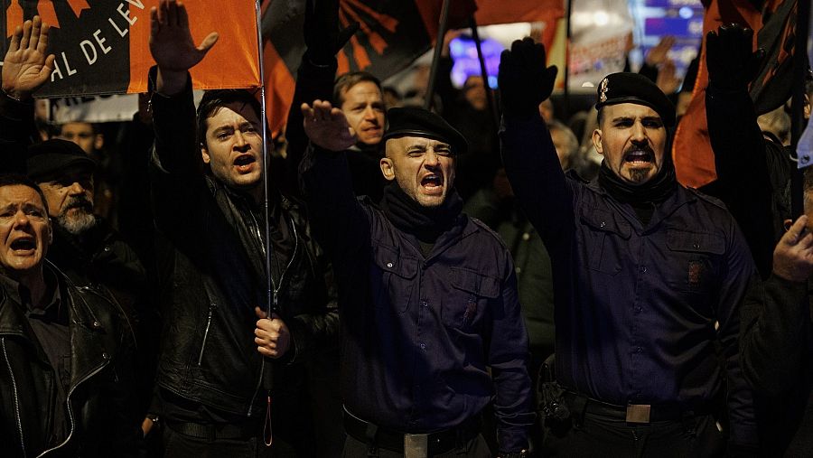 Falangistas durante la manifestación para conmemorar el 86º aniversario de la muerte de José Antonio Primo de Rivera el 19 de noviembre de 2022, en Madrid