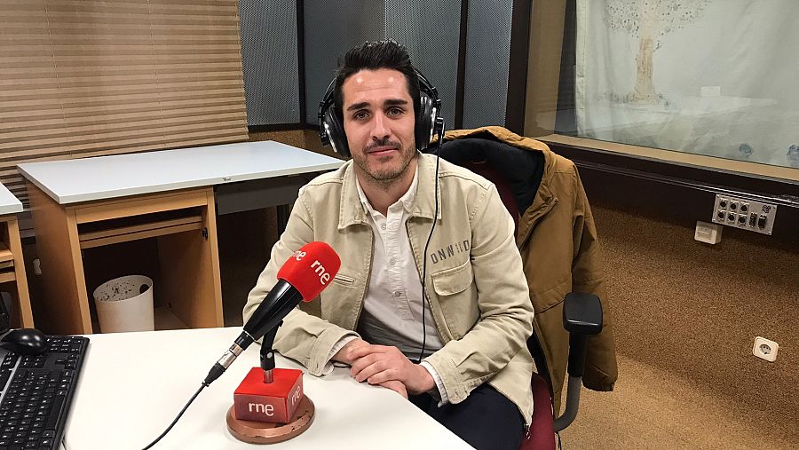 Francisco Manuel Espejo, presidente de  ACRE en los estudios de RNE