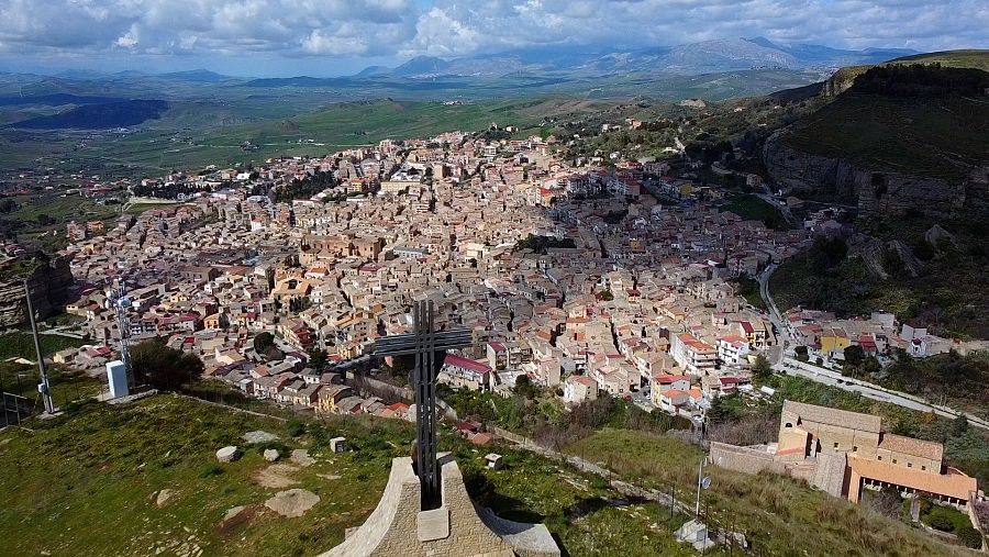 Vista aérea del pueblo de Corleone en Sicilia