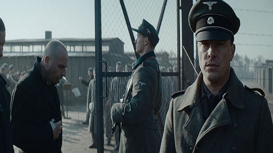 La película El informe Auschwitz (2021) relata la historia real de la fuga de dos prisioneros del campo