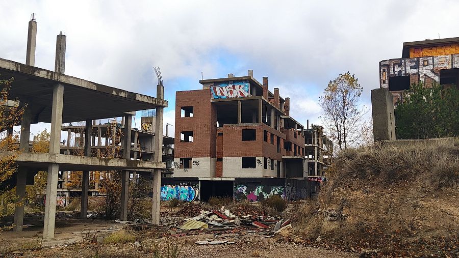 Esqueletos de hormigón en Buniel (Burgos)