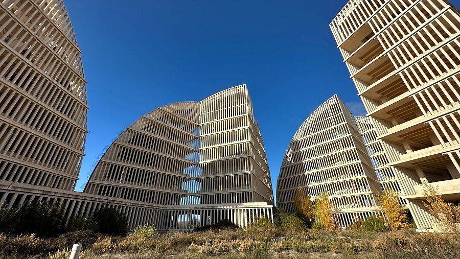Las inacabadas Cúpulas de la Energía de Garray (Soria)