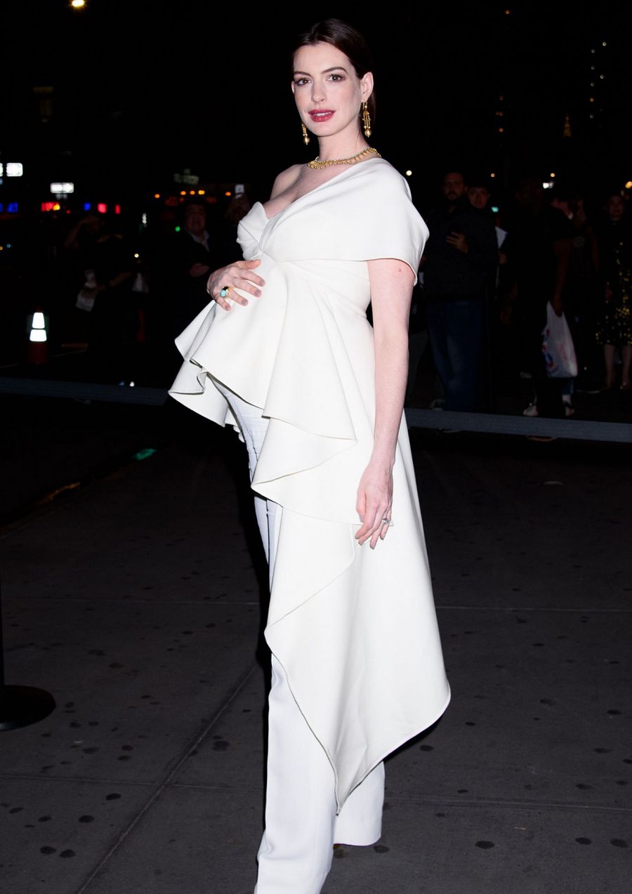 Anne Hathaway embarazada en un evento en Nueva York, 2019