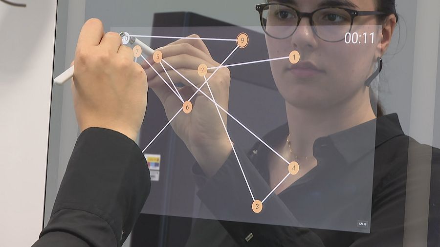 Juego cognitivo en el Espejo Inteligente