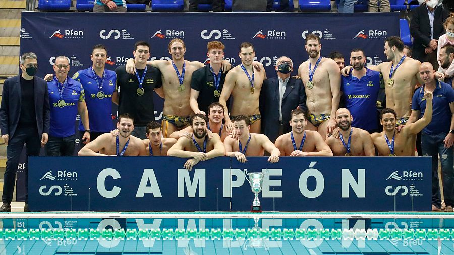 Foto del Barceloneta en la premiación como campeón de la Copa en 2022