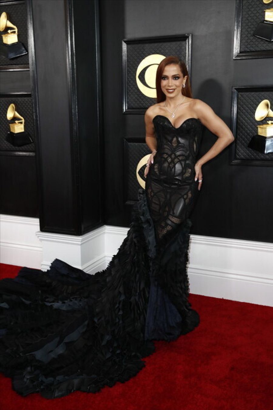 Anitta con vestido de Atelier Versace