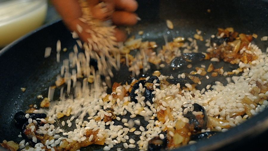 El arroz es el ingrediente fundamental del plato