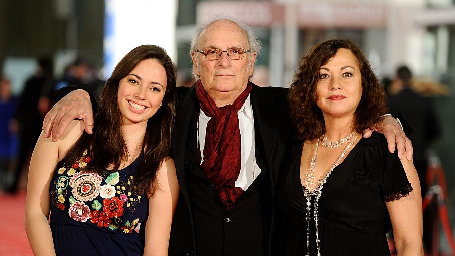 Imagen de Carlos Saura junto a su hija Anna y su esposa Eulalia