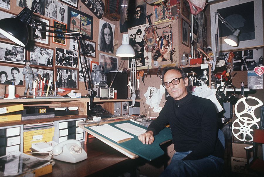 Carlos Saura en su residencia en una imagen de abril de 1980.