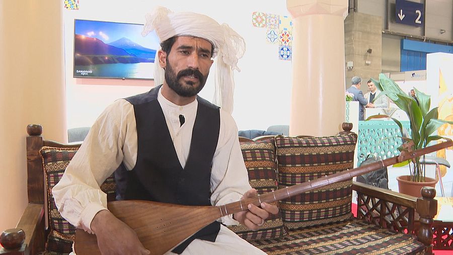 Músicos en el estand de Irán