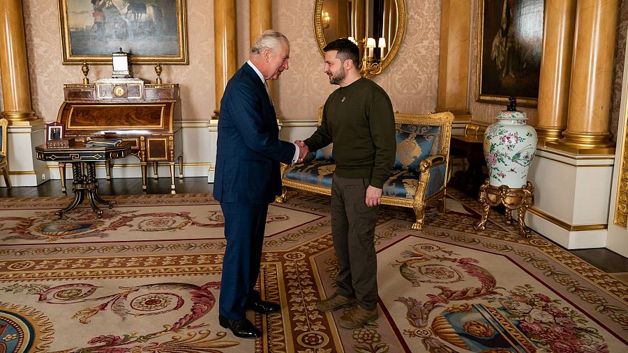 El rey Carlos III se reúne con el presidente ucraniano Volodímir Zelenski durante su primera visita al Reino Unido