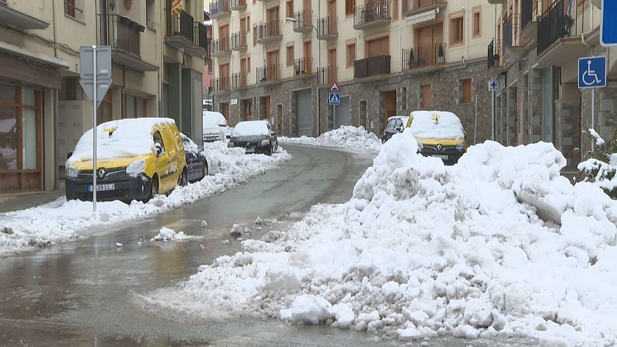 Camprodon s'ha aixecat enfarinat i la neu ha provocat incidències