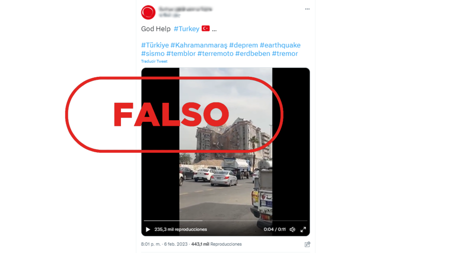 Mensaje que difunde la falsa idea de que esta grabación muestra un edificio turco desplomándose como consecuencia del seísmo turco, con el sello 'falso' en rojo