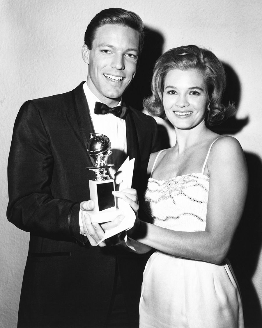 La actriz Angie Dickinson junto a Richard Chamberlain