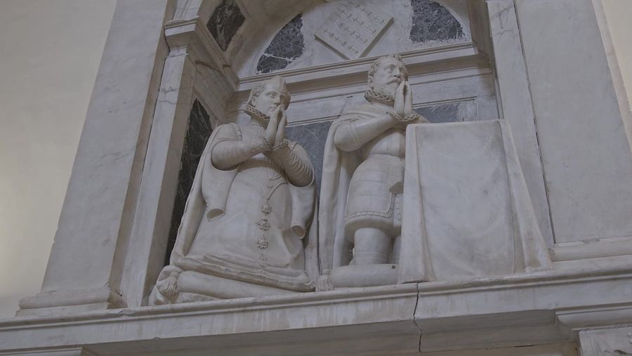 Estatuas de Doña Elvira de Castañeda y Don Pedro López de Ayala en el Convento de San Pedro Mártir de Toledo