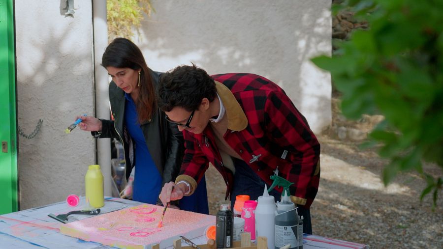 Carolina Ribera i Juan Avellaneda pinten un quadre a 'Fet a mà'