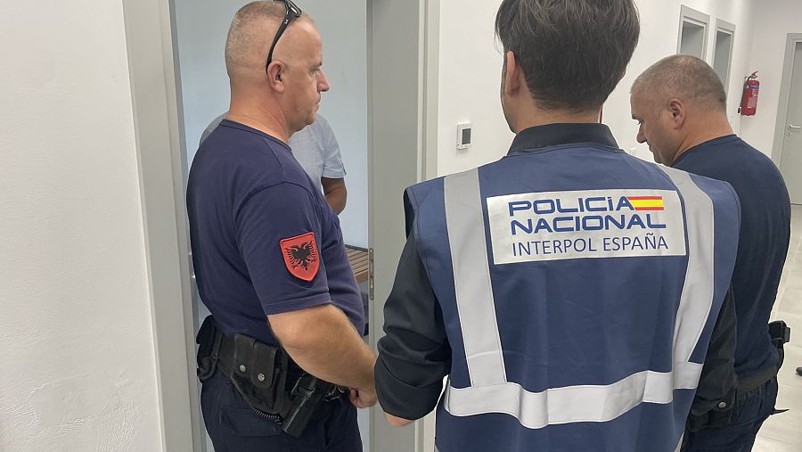 Miembros de Interpol en la Oficina Central Nacional de Madrid