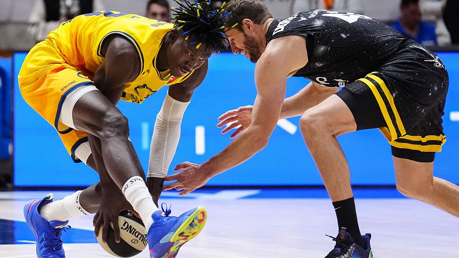 Un momento del duelo copero canario que se llevó el Lenovo Tenerife