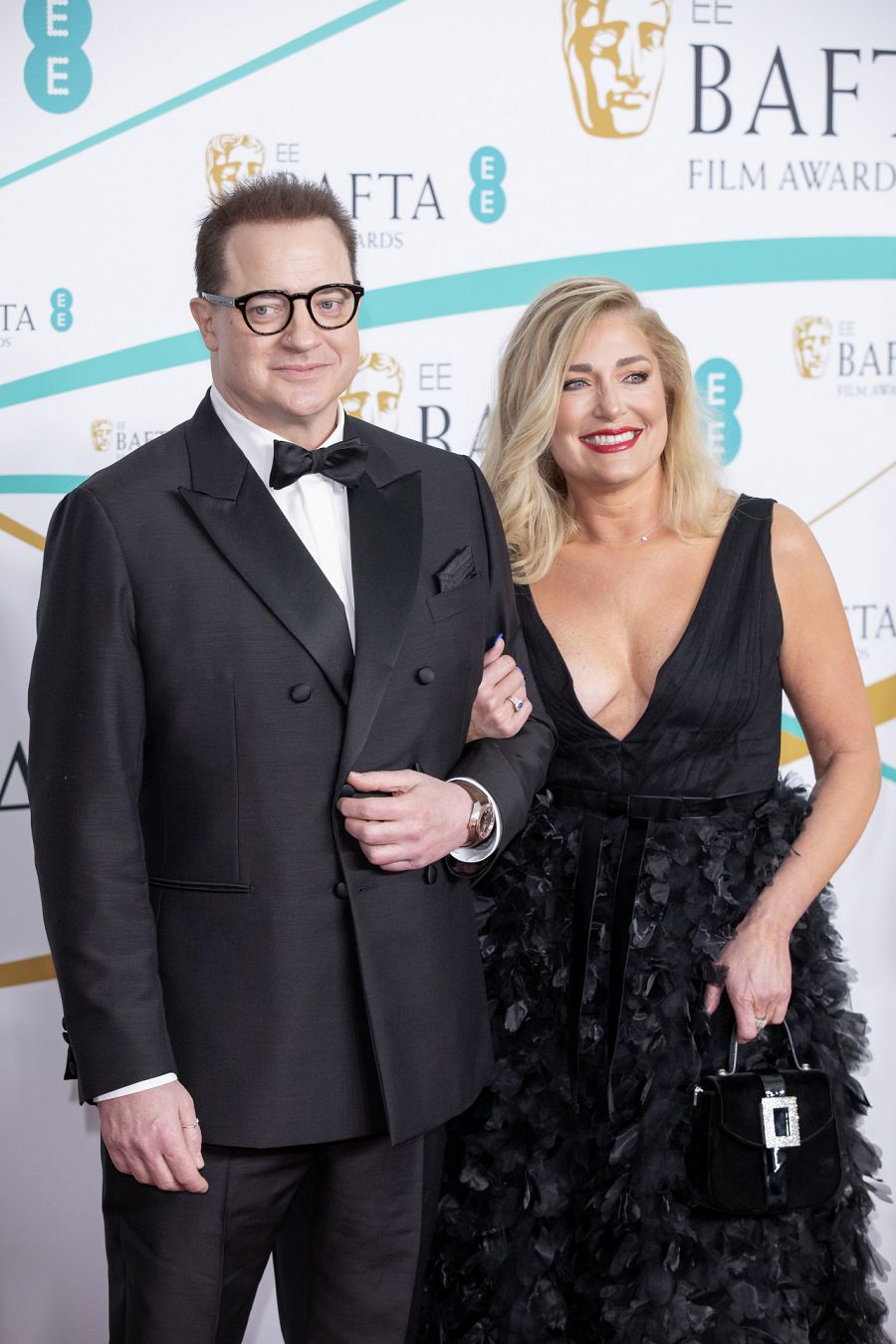 Brendan Fraser y su esposa en los Bafta 2023