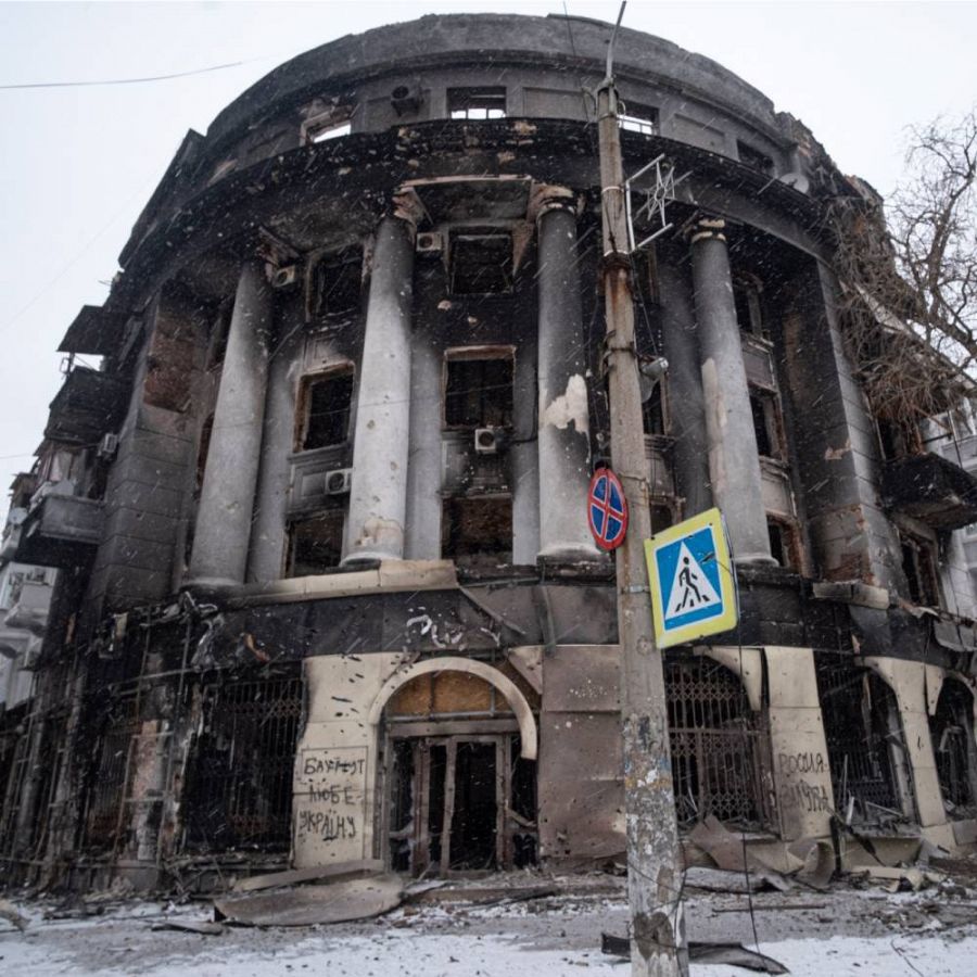 Guerra en Ucrania: un edificio bombardeado en Bajmut, en una imagen del 18 de febrero