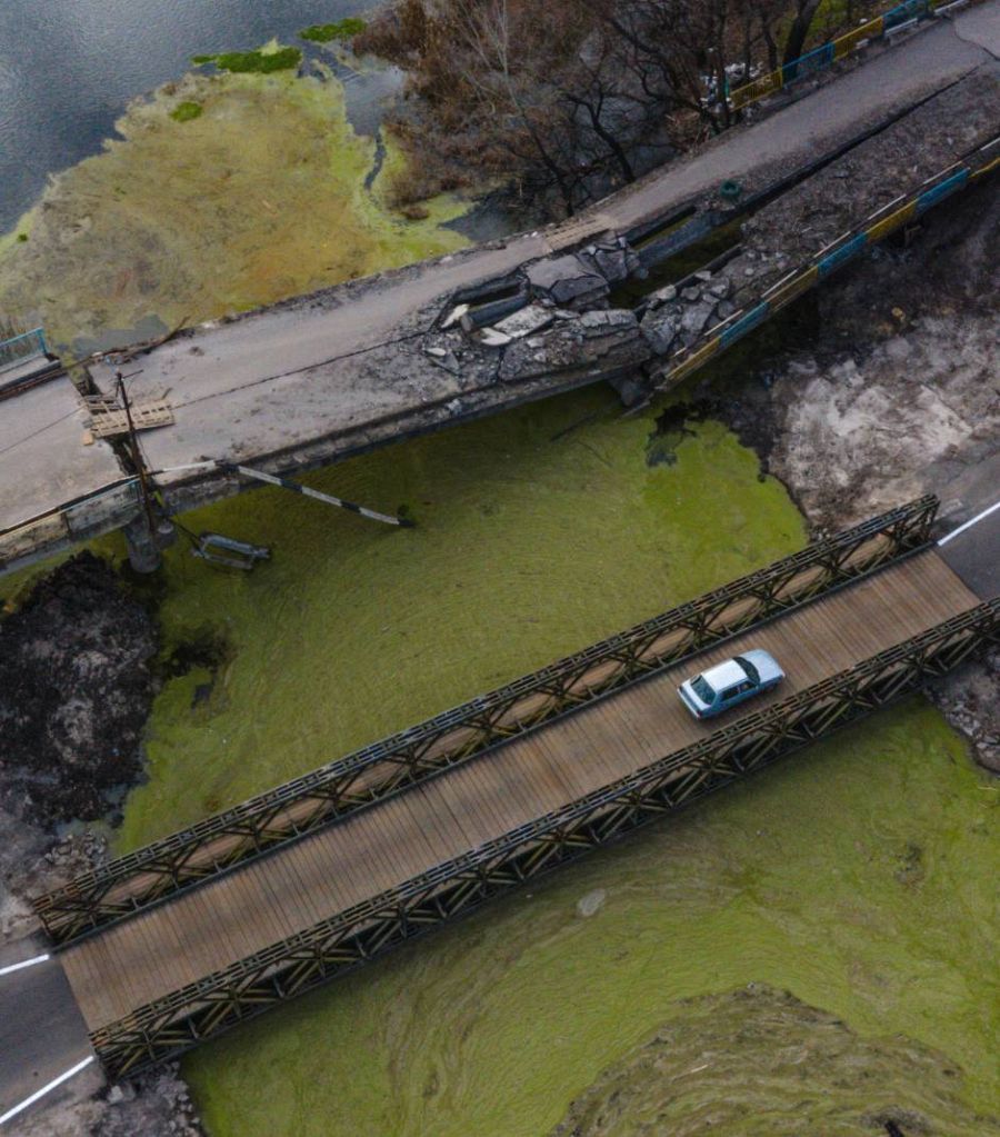 Reconstrucción de un puente en la región de Járkov con material de la República Checa