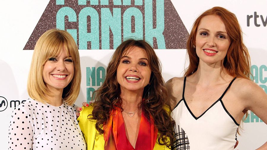 Las actrices Alexandra Jiménez, Victoria Abril y Cristina Castaño posan en el photocall del estreno de la película Nacida para ganar