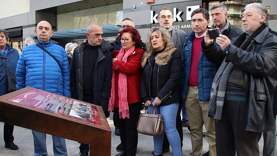Els familiars de les quatre víctimes els han recordat en l'acte de memòria on hi havia hagut l'Scala Barcelona